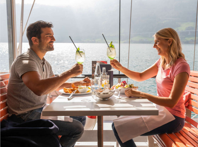 28_Gotthard Panorama Express -Schoene-Aussichten-Touristik-Kulinarik auf dem Schiff-©SBB CFF FFS